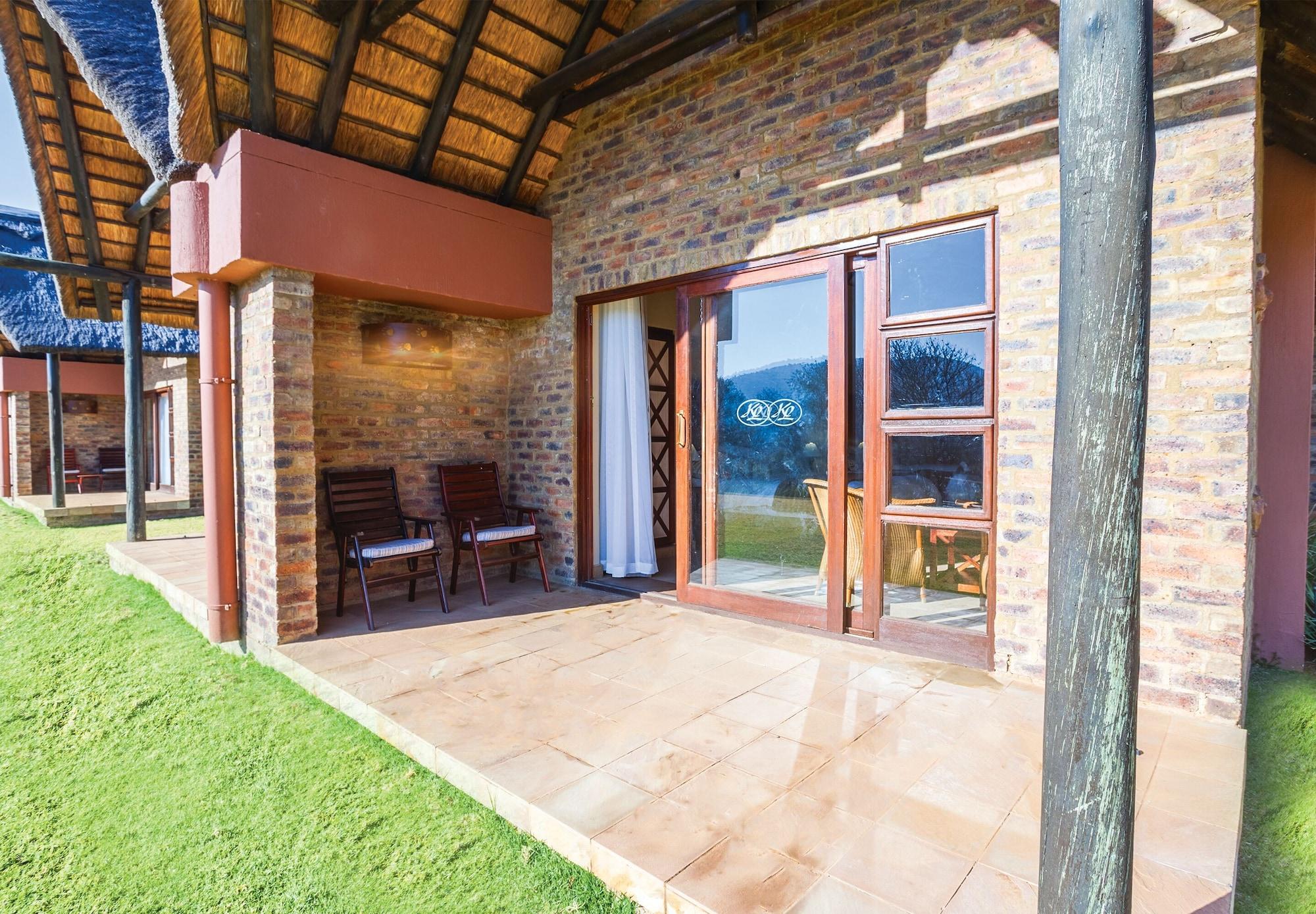 Kloofzicht Lodge & Spa Krugersdorp Exterior photo A typical chalet at the resort