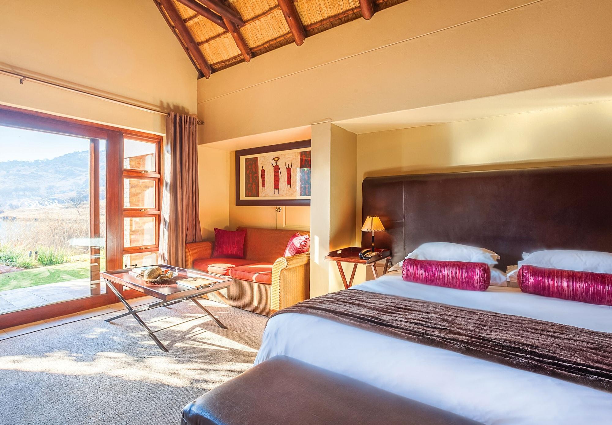 Kloofzicht Lodge & Spa Krugersdorp Exterior photo Executive Suite at the Oyster Box